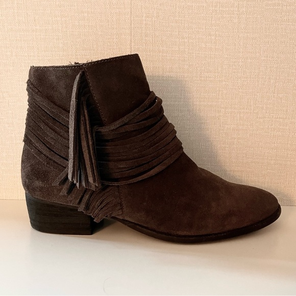 Vince Camuto Suede Leather Ankle Boot, Fringe & Suede String detail, Size 7 1/2 - Picture 4 of 8